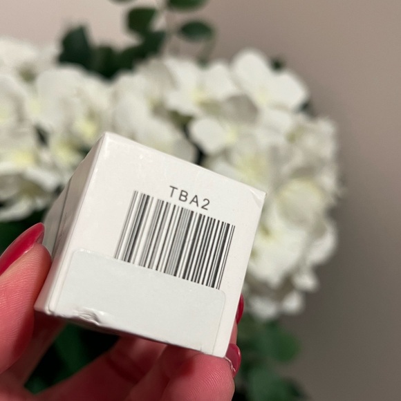 THE ORDINARY • HYALURONIC ACID 2% + B5 - Picture 2 of 5